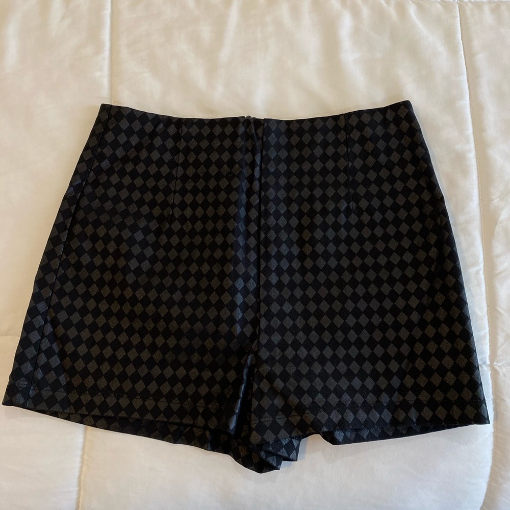 Black Patterned Shorts - Picture 2 of 4